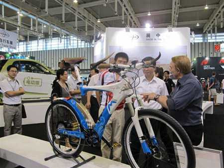 Nhà giàu Trung Quốc chán xế hộp tậu xe đạp siêu sang