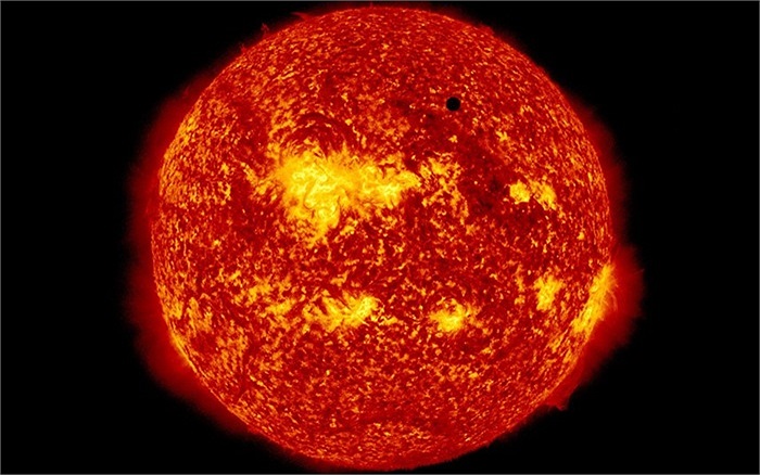 Vệ tinh thám hiềm Solar Dynamics chụp một bức ảnh độ nét cao về Mặt trời khi có sao Kim di chuyển ngang qua