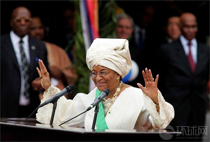 Bà Ellen Johnson-Sirleaf nhậm chức tổng thống Liberia ngày 16/1/2006 và trở thành nữ tổng thống đầu tiên của nước này và châu phi