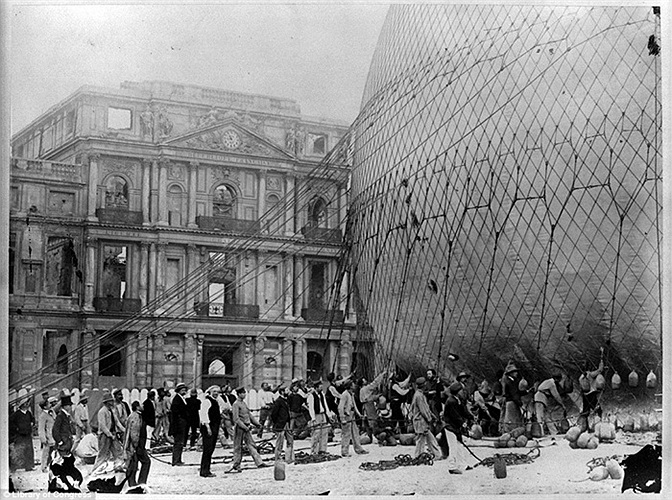 Quá trình chuẩn bị được thực hiện bên trong Cung điện Tuileries