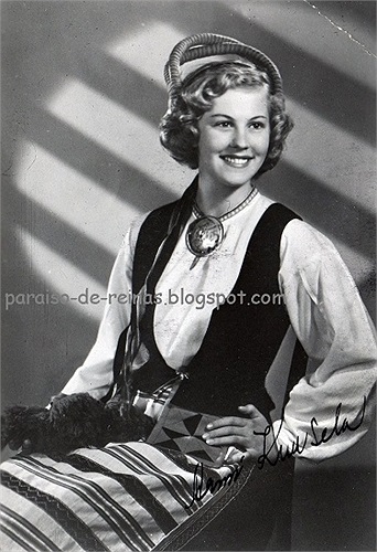 Armi Kuusela đăng quang năm 1952, bà cao 1m65.