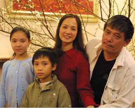 NSND Lê Khanh: 'Chồng không giữ tôi, mà thả…'