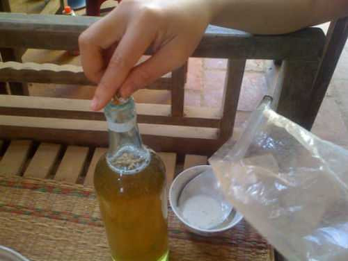 Phanh phui cách làm mật ong giả đầu độc người dùng