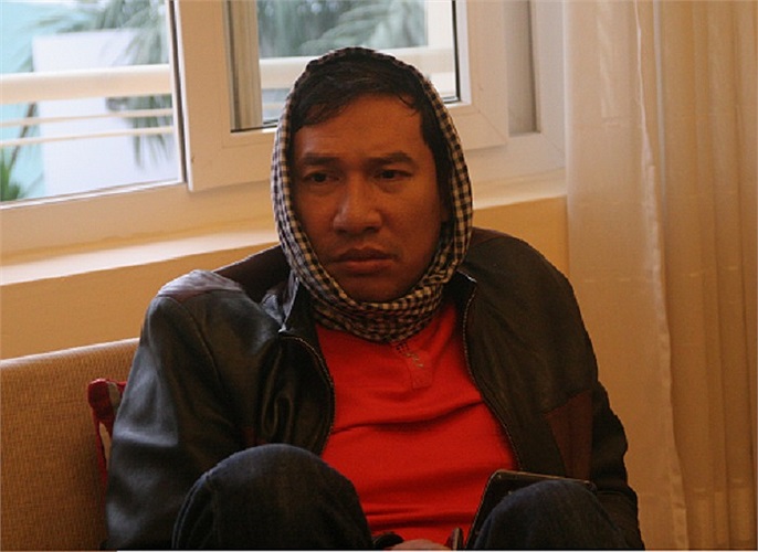 Cùng đột nhập hậu trường tập luyên ngay chính trong phòng khách sạn của ba nghệ sĩ Quang Thắng, Chiến Thắng và Hồng Vân.