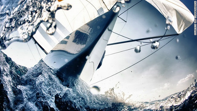 Hiểm họa có thể ập đến bất cứ lúc nào nên đòi hỏi các vận động viên phải am hiểu sâu nghề hàng hải, biết cách sinh sống đơn độc tự chủ kéo dài. 