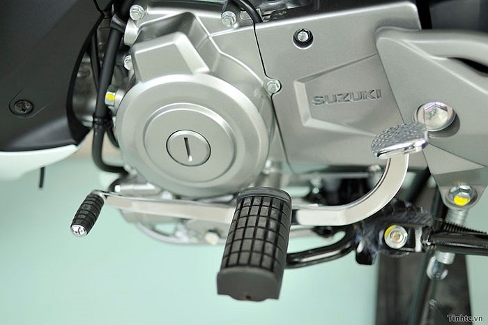 Axelo được trang bị động cơ xăng 4 thì, 1 xy-lanh, làm mát bằng không khí, công suất cực đại 7,06 kW tại 8.000 vòng/phút, mô-men xoắn cực đại 9,9 Nm tại 6.000 vòng/phút, đi kèm hộp số 4 số. 