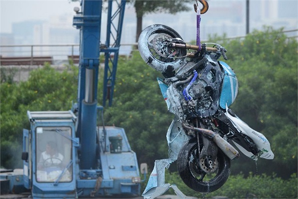 Ngay sau khi biết tin anh qua đời, vòng đua phân hạng đã bị bỏ. Bị sốc, đồng đội và bạn của Carreira, tay đua Nuno Caetan đã rút lui luôn khỏi giải. 