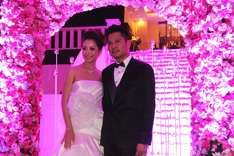 Cả hai đón khách tại sảnh tiệc