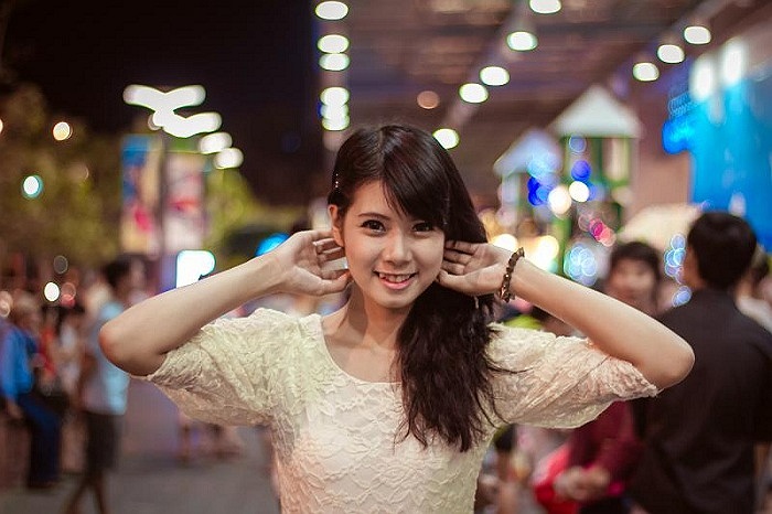 Mai Hoa cũng suy nghĩ xem có nên học bài trước ngày tận thế