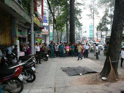 TP.HCM: Rơi từ tầng 5, bé trai tử vong