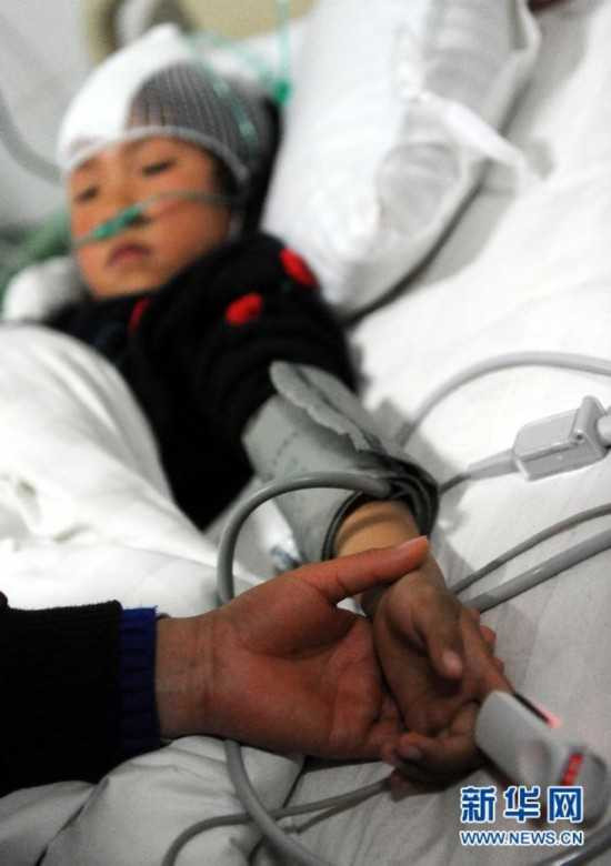 Trung Quốc: Kẻ điên cầm dao chém 22 học sinh tiểu học