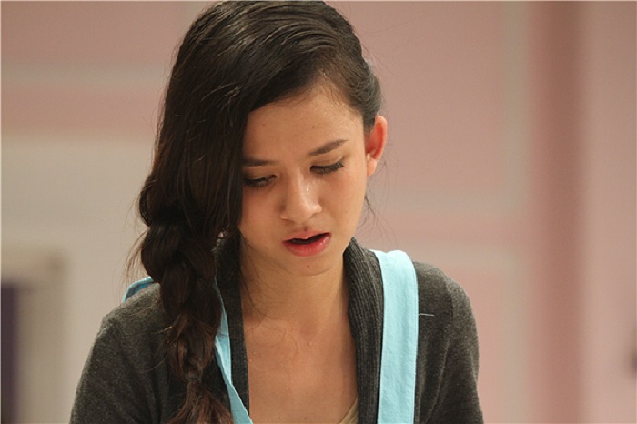 Thật khó tin khi một cô gái 9x tham dự vòng chung kết Ngôi sao tuổi Teen đã khóc như mưa như gió vì phải vào bếp.