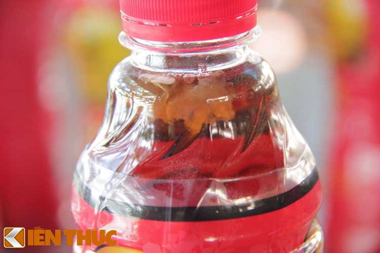 'Vật thể lạ' trong chai trà nhãn Dr.Thanh ở Vũng Tàu