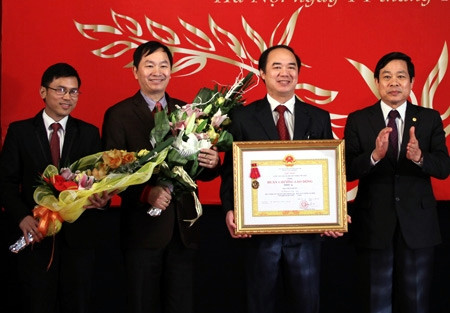 VietNamNet nhận huân chương Lao động hạng ba