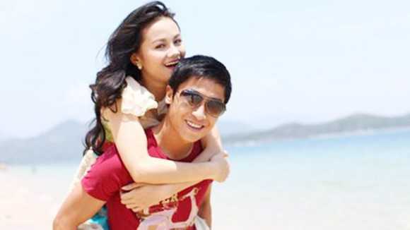 Vợ nghệ sĩ, cầu thủ đi bán... bánh cuốn