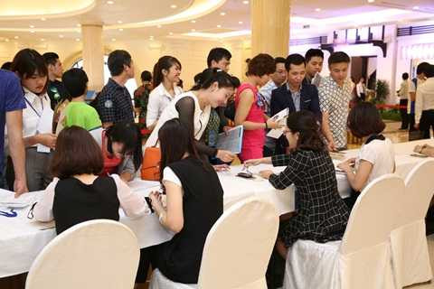 Hơn 300 khách hàng đặt cọc trong khi chỉ có 41 căn shophouse được Chủ đầu tư mở bán.