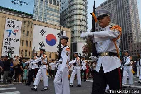 Hàn Quốc. 62,3 tỷ USD là ngân sách quốc phòng của Hàn Quốc. Rõ ràng, với việc luôn phải đề phòng với người láng giềng Triều Tiên, Hàn Quốc không thể không chi đậm cho quân sự