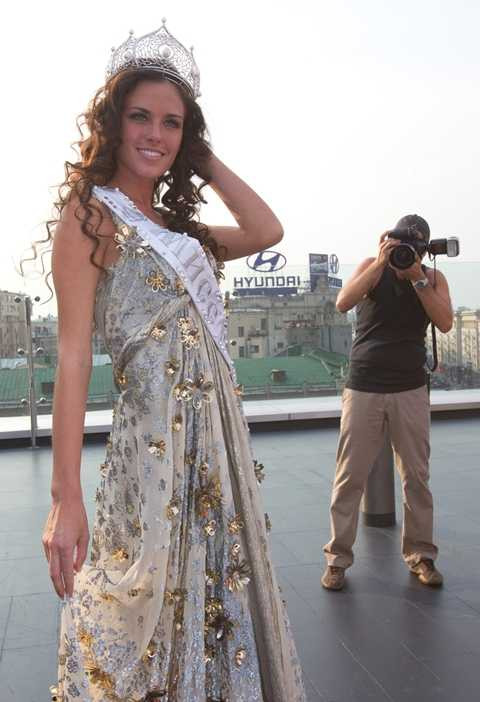 Miss Russia 2010 – Irina Antonenko đã tham gia Hoa hậu Hoàn vũ năm 2010 và kết thúc trong Top 15