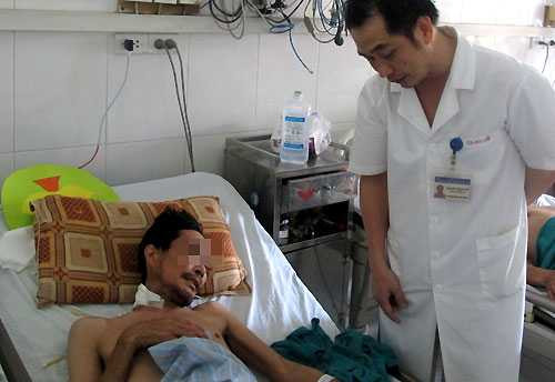 Bệnh nhân đang được điều trị tại bệnh viện. Ảnh: N.Phương.