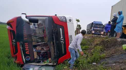 Ngày đầu nghỉ lễ, cả nước xảy ra 34 vụ tai nạn khiến 21 người chết, 23 người bị thương.