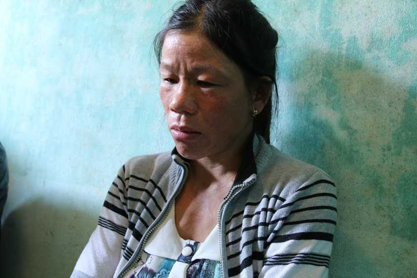 Chị Yến đang mang thai nhưng liên tục ngất xỉu trên đường từ Đắc Nông về quê khi nghe tin con mình chết đuối.