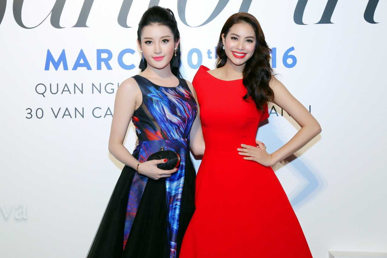 Vẻ gợi cảm giúp Huyền My đẹp lấn át Phạm Hương trong trang phục kín đáo.