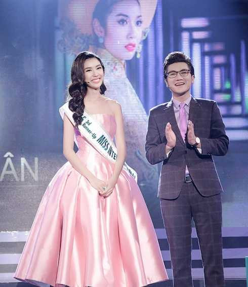 Thuý Vân và MC Công Tố.