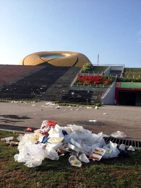 Ai có tự trọng sẽ rất xấu hổ khi xem những hình ảnh này