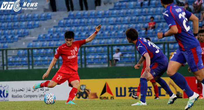 Lê Công Vinh sút trúng khung thành Tokyo FC hai lần trong trận (ảnh: Hoàng Tùng)