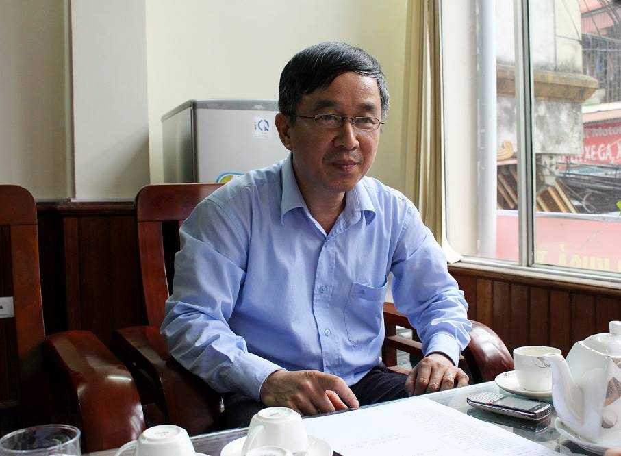 Ông Sỹ khẳng định ông Liêm đã ăn cắp 20 câu thơ của mình sáng tác để đi đăng ký bản quyền. Ảnh Thanh Giang