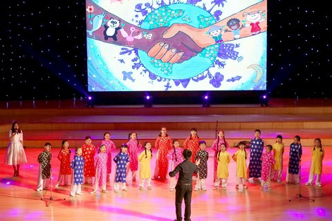 Vượt qua mọi khoảng cách, không gian, tuổi tác, ngôn ngữ, âm nhạc thực sự gắn kết mọi người trong đêm nhạc, mang đến những thông điệp của trái tim: Tình bạn, Hòa bình, Nhân ái, Yêu thương,…