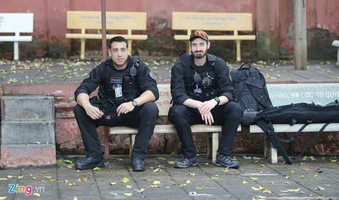 An ninh ở chùa Ngọc Hoàng được thắt chặt, nhiều mật vụ và lính bắn tỉa có mặt để bảo vệ cho Tổng thống Obama. Ảnh: Hải An/ Zing