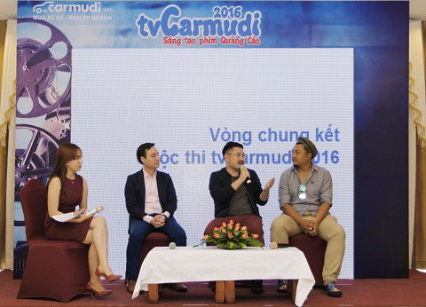 Cùng đặt câu hỏi giao lưu với ban giám khảo, từ phải qua trái: đạo diễn Phan Gia Nhật Linh, đạo diễn Bảo Nguyễn, ông Jack Nguyễn 