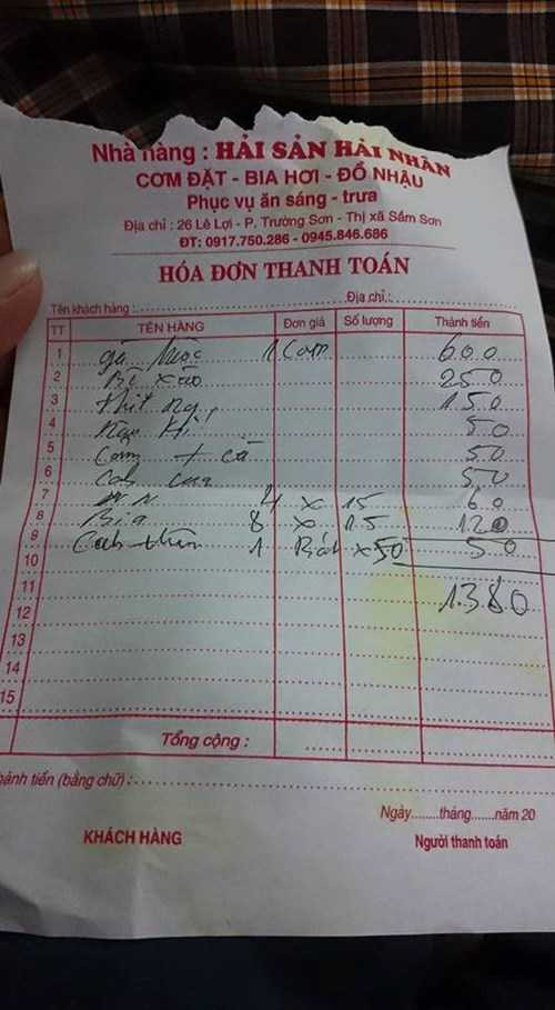 Hóa đơn một con gà luộc có giá 600.000 đồng.