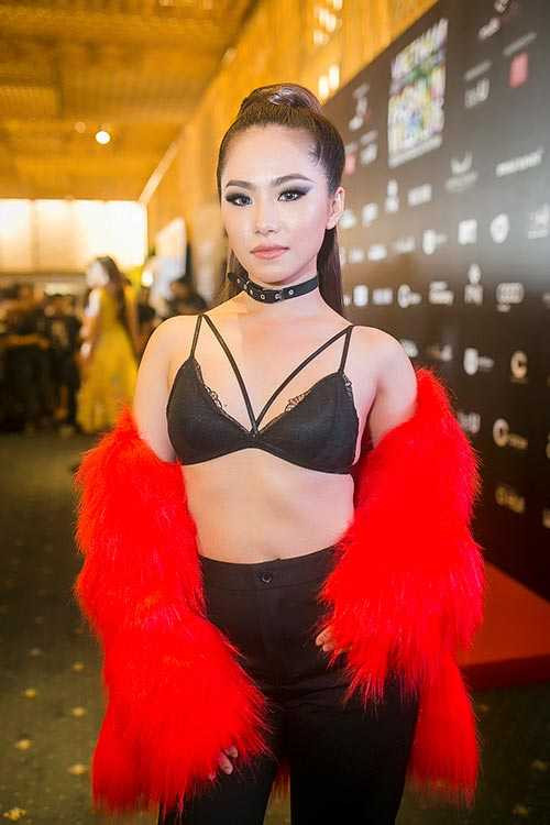 Angela Phương Trinh, Hương Tràm gặp rắc rối vì ăn mặc phản cảm