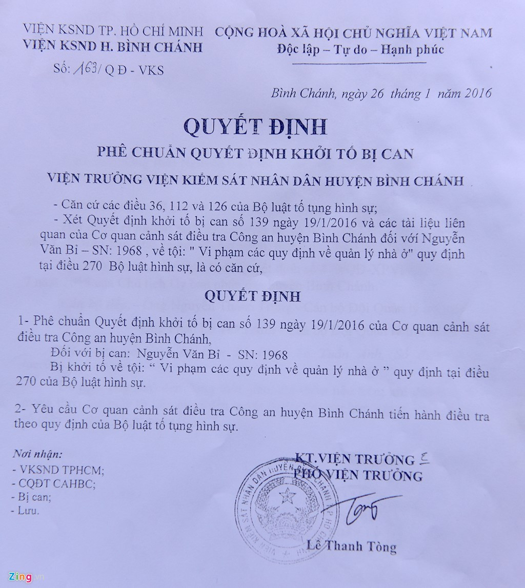 Ảnh: Bên trong khu đất của người bị khởi tố vì dựng chòi vịt
