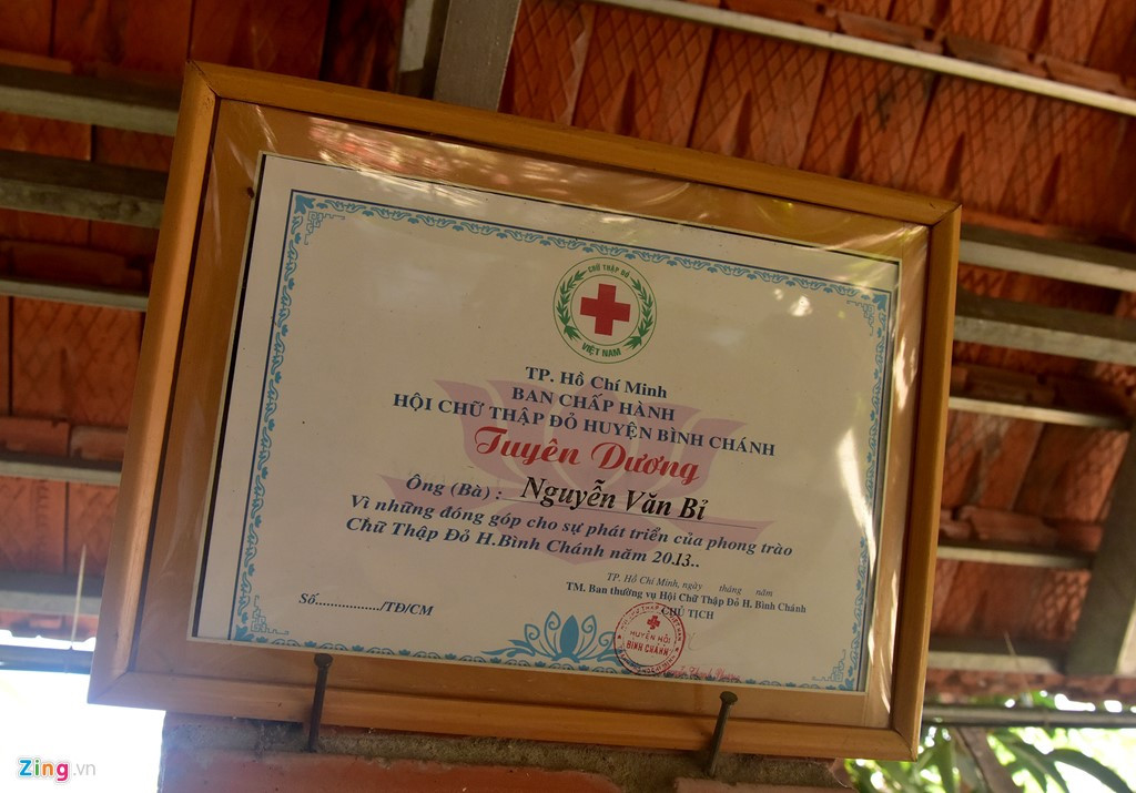 Ảnh: Bên trong khu đất của người bị khởi tố vì dựng chòi vịt