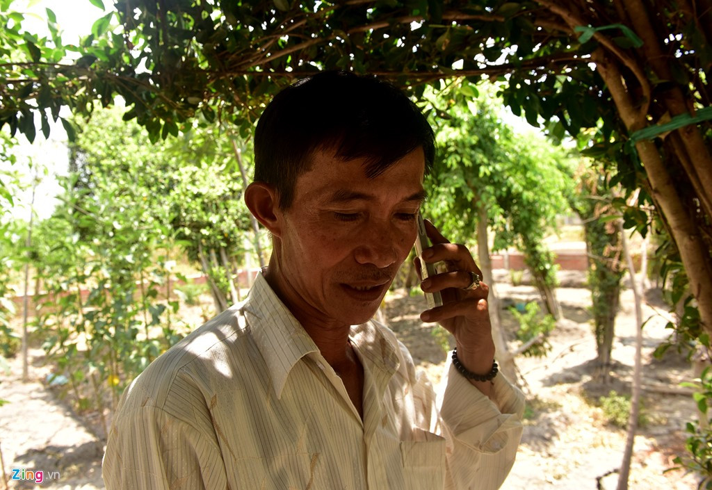 Ảnh: Bên trong khu đất của người bị khởi tố vì dựng chòi vịt