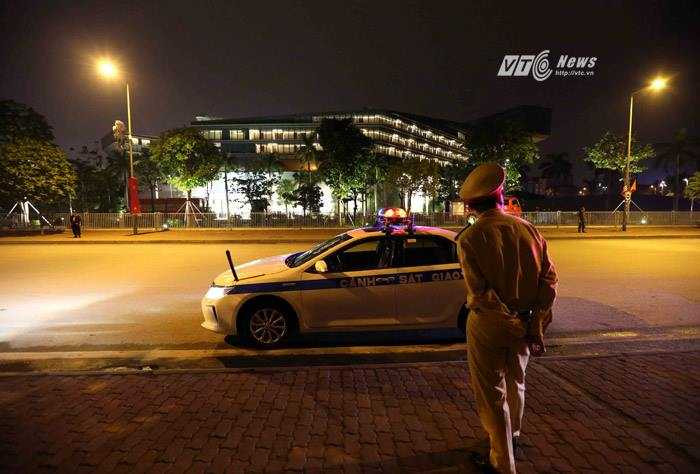 Ảnh: Cận cảnh đoàn xe đưa tổng thống Obama về khách sạn