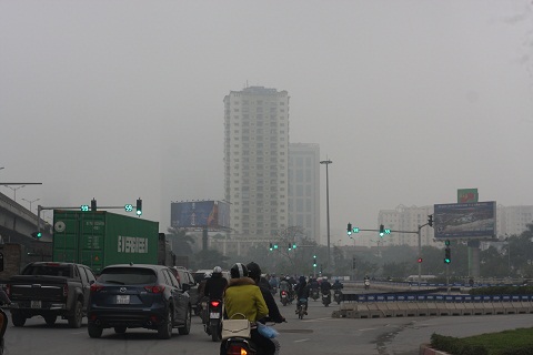 Những tòa nhà cao tầng ẩn sau những lớp sương mù trắng xóa. Những tòa nhà cao tầng ẩn sau những lớp sương mù trắng xóa.