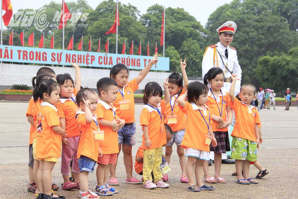 Niềm vui của các cháu thiếu nhi. 