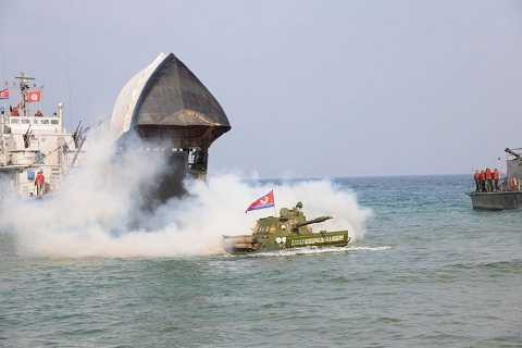 Cuộc tập trận đổ bộ và chống đổ bộ tại một địa điểm không xác định