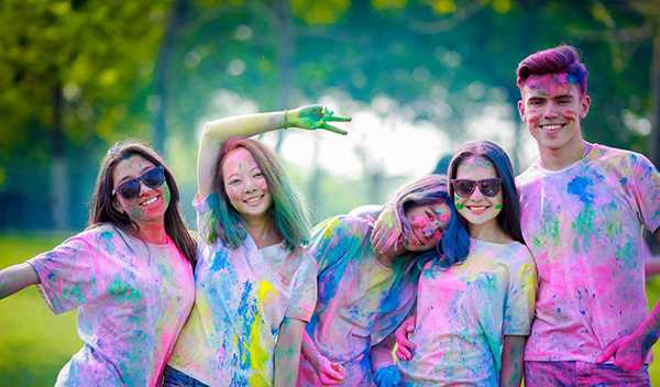 Bộ ảnh kỷ yếu đầy sắc màu của lớp học Việt - Nga