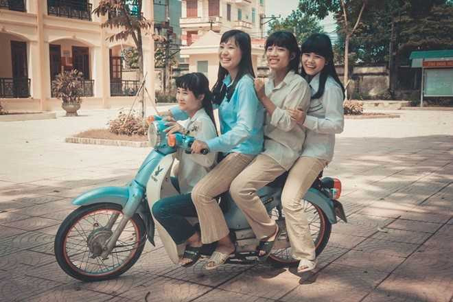 Ảnh kỷ yếu 'Thôn nữ thời bao cấp' của học sinh Bắc Giang gây sốt