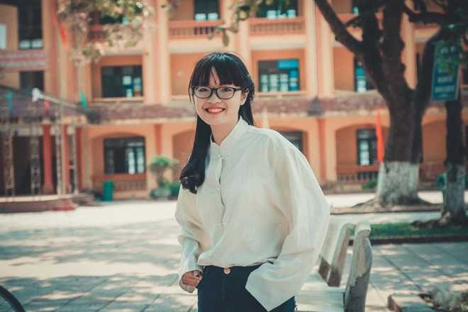 Ảnh kỷ yếu 'Thôn nữ thời bao cấp' của học sinh Bắc Giang gây sốt