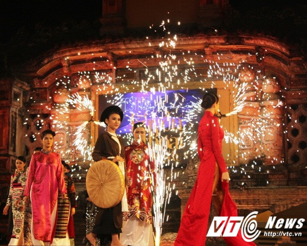 Bộ sưu tập Dáng xưa của nhà thiết kế Lê Thanh Phương.