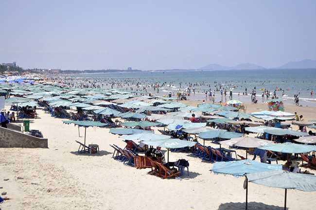  Quang cảnh thoáng đãng của Bãi Sau biển Vũng Tàu lúc 16h ngày 30/4 - Nguồn ảnh: Dân Việt