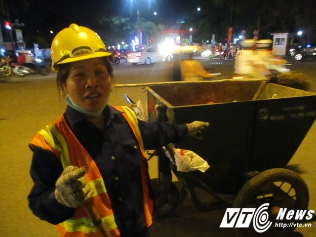 Với những người công nhân quét rác, họ không có khái niệm nghỉ lễ trừ ngày mồng 1 tết.