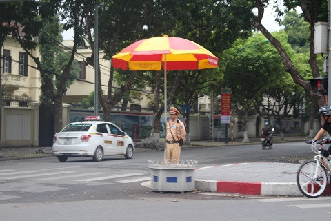 Cảnh sát giao thông làm nhiệm vụ.