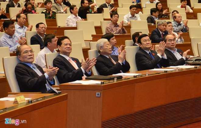 Theo kết quả kiểm phiếu do ông Huỳnh Văn Tí - trưởng ban kiểm phiếu công bố, các ông Trương Hòa Bình, Vương Đình Huệ nhận được số phiếu tán thành ngang nhau, 442 phiếu, đạt 89,47%. Ông Trịnh Đình Dũng nhận 404 phiếu tán thành (81,78%). 